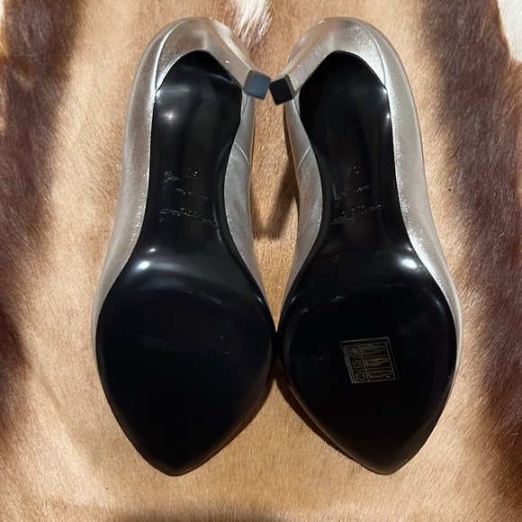 ✅SOLD SAINT LAURENT - Picture 7 of 9